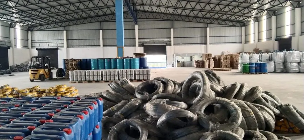 Mixed goods stored on the warehouse floor